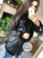 Czarny kożuszek damski w stylu motocyklowym