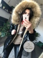 Czarna metaliczna parka ze sztucznym futrem