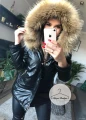 Czarna metaliczna parka ze sztucznym futrem