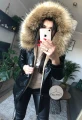 Czarna metaliczna parka ze sztucznym futrem