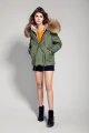 Krótka parka khaki z futrem z jenota Luxury