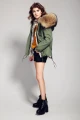 Krótka parka khaki z futrem z jenota Luxury
