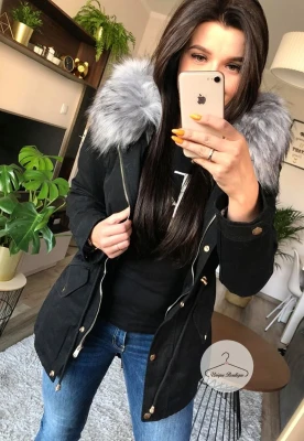 Czarna parka ze sztucznym futrem szarym
