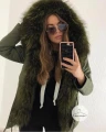 Krótka parka khaki z futrem z jenota Luxury