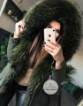 Krótka parka khaki z futrem z jenota Luxury