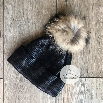 Zimowa czapka SHINE czarna JENOT naturalny one size