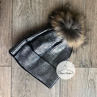 Zimowa czapka SHINE czarno- srebrna JENOT naturalny one size