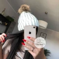 Zimowa czapka Ecru z cyrkoniami z pomponem z jenota naturalnego