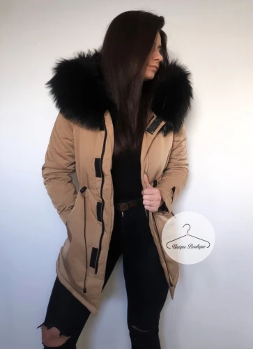 Kurtka parka beżowa ze sztucznym futrem Camel