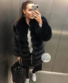 Ekskluzywny czarny płaszcz futrzany z futrem naturalnym z lisa