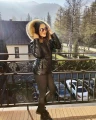 Czarna pikowana kurtka z eko skóry ze sztucznym futrem
