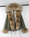 Krótka parka gwiazd khaki z futrem naturalnym
