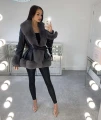 Elegancki krótki płaszcz z eko-skóry z szarym futrem Kendall
