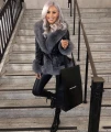 Elegancki krótki płaszcz z eko-skóry z szarym futrem Kendall