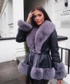 Elegancki krótki płaszcz z eko-skóry z szarym futrem Kendall
