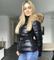 Kurtka puchowa czarna z naturalnym futrem Moncler