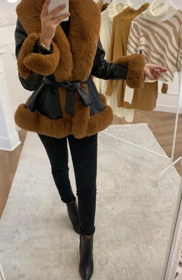 Elegancki krótki płaszcz z eko-skóry z brązowym futrem Kendall