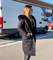 Długa czarna kurtka zimowa z czarnym futrem Hudson