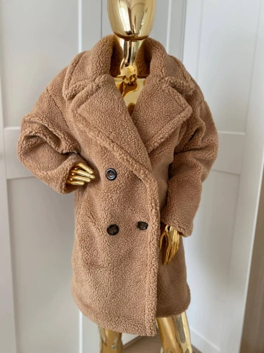 Długi kożuszek damski płaszcz beżowy Teddy