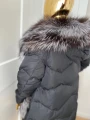 Kurtka puchowa czarna z futrem z lisa