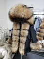 Długa parka czarna z futrem z jenota puchowa Furry