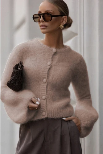  Sweter moherowy Dzwonek beżowy YARN