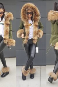 Krótka parka gwiazd khaki z futrem naturalnym
