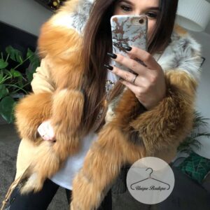 Krótka parka w kolorze rudym z naturalnym futrem