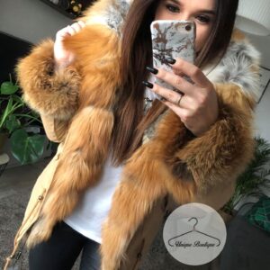 Krótka parka w kolorze rudym z naturalnym futrem