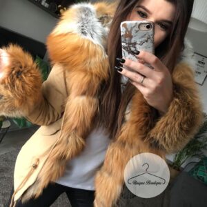 Krótka parka w kolorze rudym z naturalnym futrem