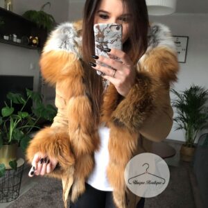 Krótka parka w kolorze rudym z naturalnym futrem