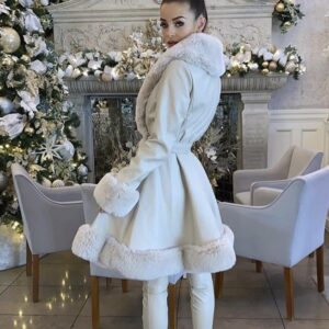 Długi płaszcz beżowy z eko-skóry z futerkiem Kendall