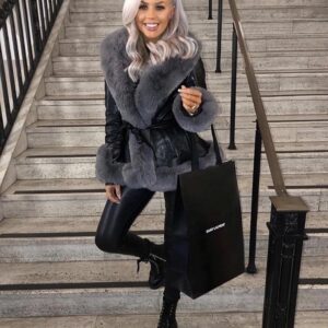 Elegancki krótki płaszcz z eko-skóry z szarym futrem Kendall