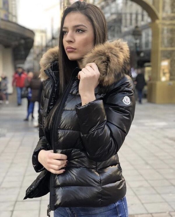 Kurtka puchowa czarna z naturalnym futrem Moncler