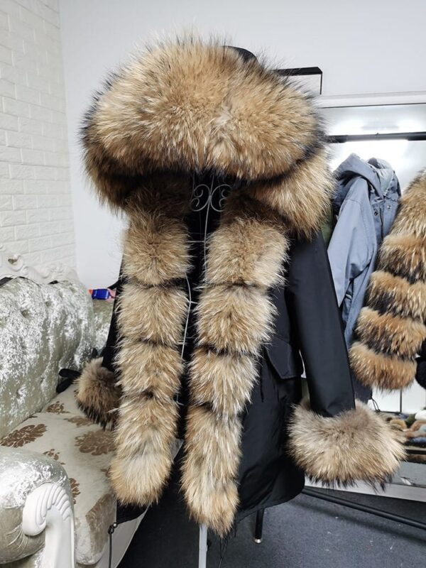 5411.jpg Długa parka czarna z futrem z jenota puchowa Furry