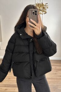 Krótka puchowa czarna kurtka oversize puch naturalny duże kieszenie S M L Krótka puchowa czarna kurtka oversize puch naturalny duże kieszenie S M L